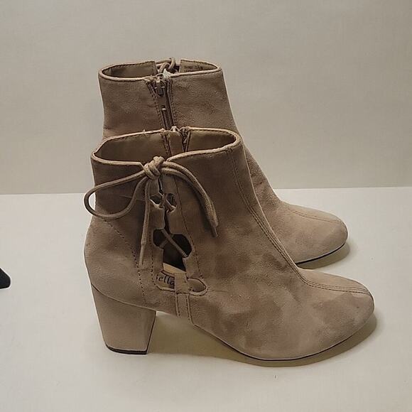 Bella Vita Kirby Classic Suede Cutout Ankle Boot Bootie in Almond Size 7 1/2 - Picture 1 of 7
